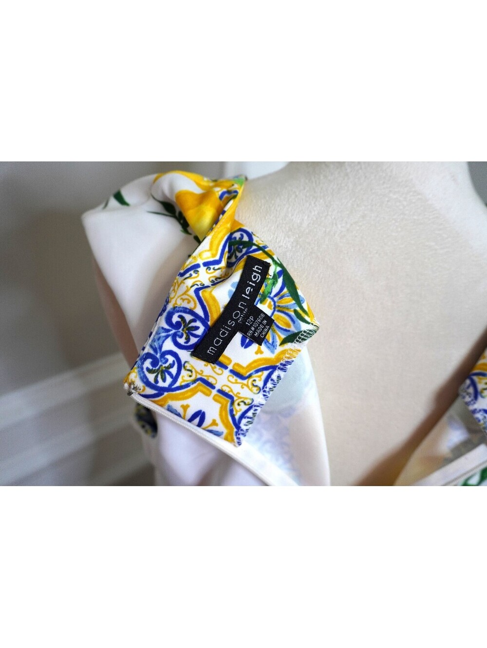 Madison Leigh Sleeveless Lemon Print Shift Dress Size 12P - Picture 4 of 4